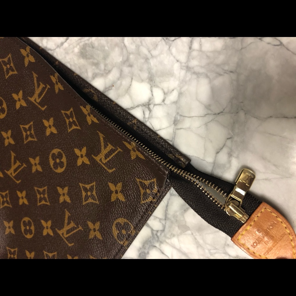 NWT AUTHENTIC Louis Vuitton toiletty pouch